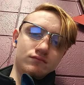 Meet your Posher, Amos